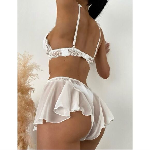 Sexy Floral Lace Bridal Lingerie Set - Picture 2 of 7